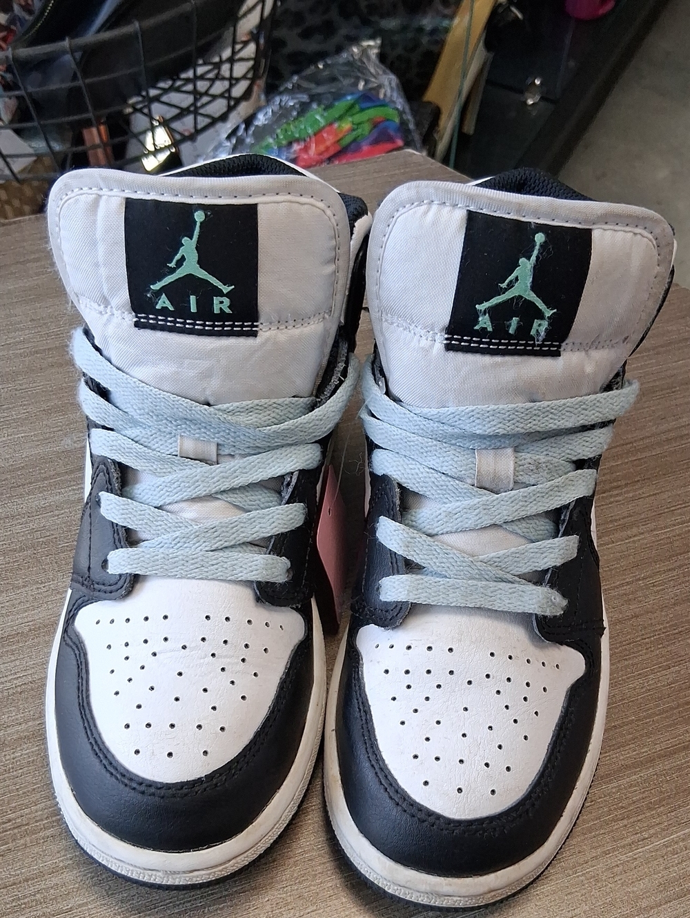 Jordan Kids High-Top Sneakers in White, Black & Mint JNNXNU